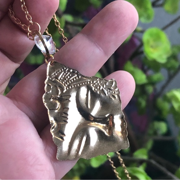 Vintage recycled abstract face pendant on chain necklace - Picture 10 of 10